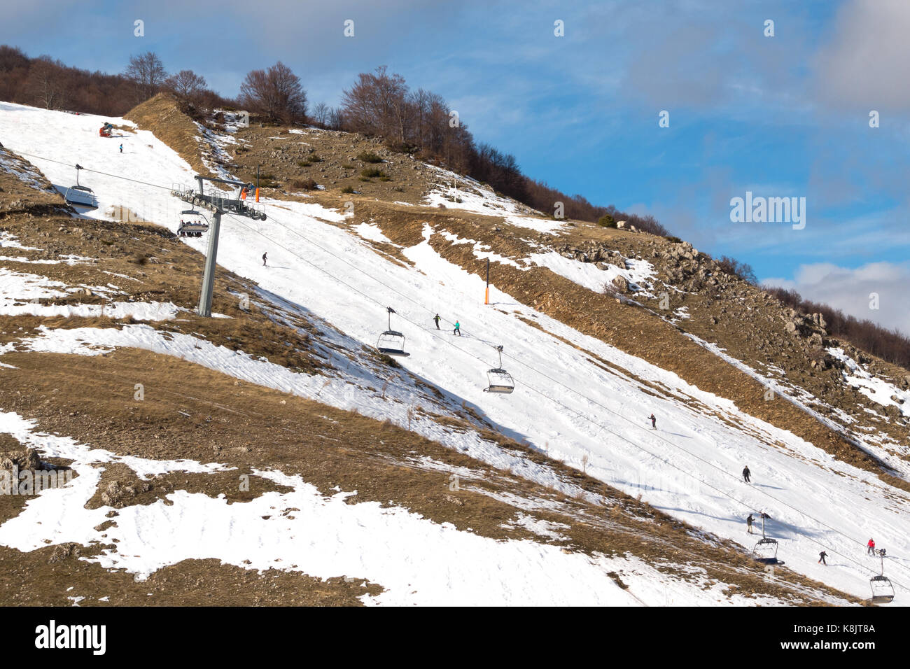 Skifahrer am Sessellift Stockfoto