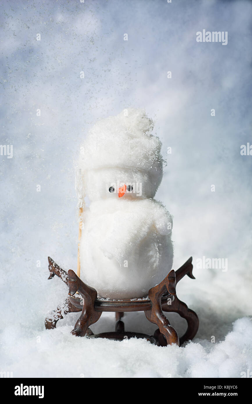 Schneemann Abbildung im Schnee Szene für Weihnachten Stockfoto