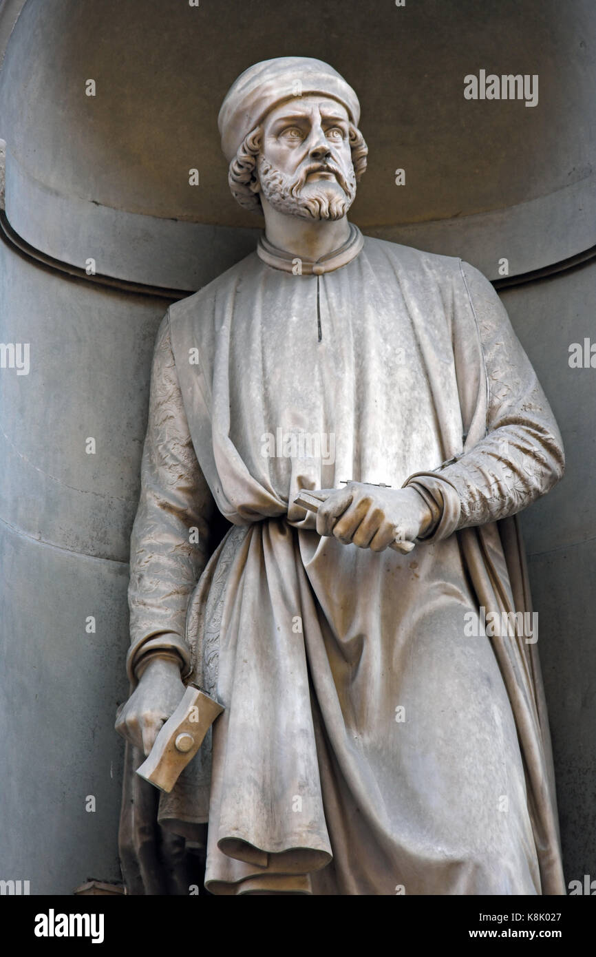 Donatello (Donato di Niccolò di Betto Bardi 1386 - 1466, besser bekannt als Donatello) war ein italienischer Bildhauer der Renaissance von Florenz. Statue von in den Uffizien in Florenz, Toskana, Italien. von Girolamo Torrini Stockfoto