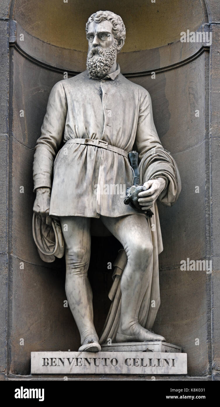 Benvenuto Cellini 1500 - 1571, italienischer Goldschmied, Bildhauer, Zeichner, Soldat, Musiker und Künstler, der auch ein berühmter Autobiografie und Gedichte schrieb. Statue in den Uffizien in Florenz, Toskana, Italien. von Ulisse Cambi Stockfoto