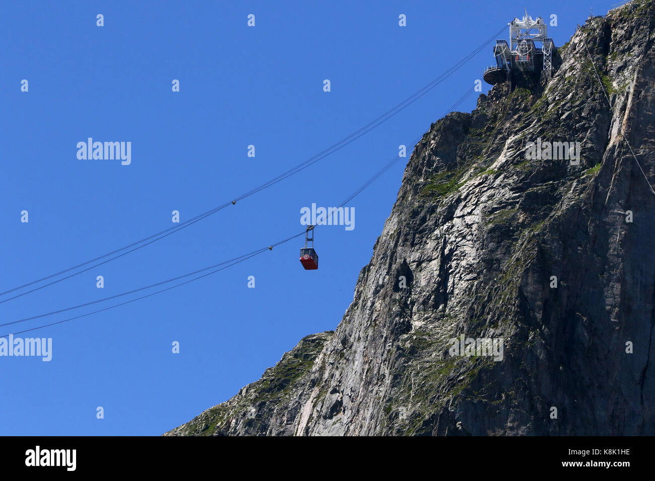 Die französischen Alpen. Mont Blanc Massiv. Gondel an den Brevent. Chamonix, Frankreich. Stockfoto