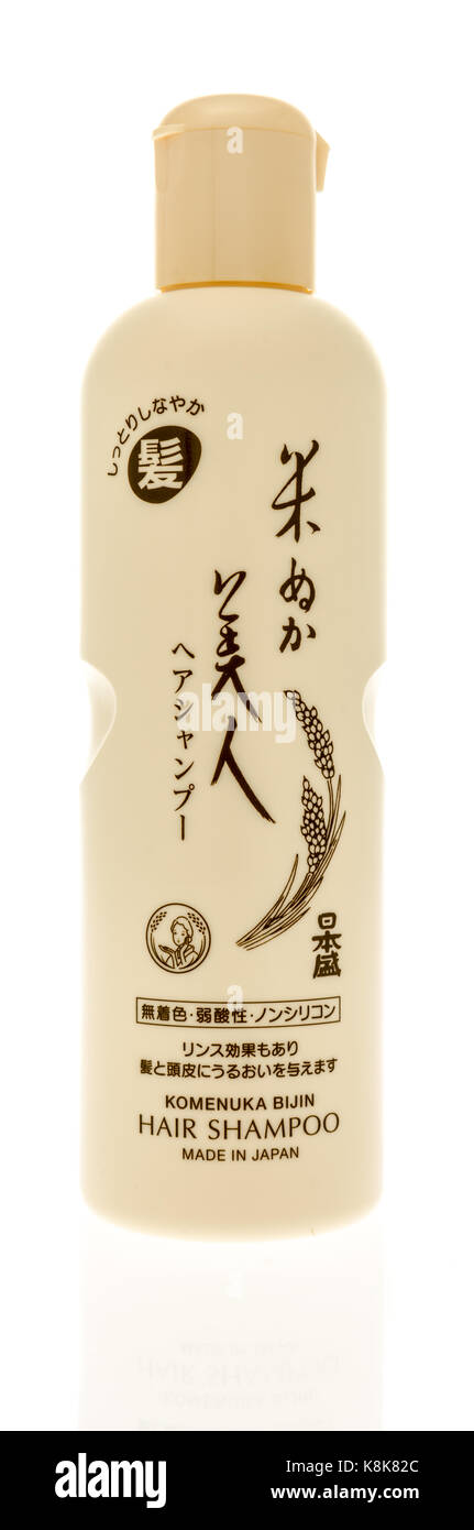Winneconne, WI - 19. September 2017: eine Flasche Komenuka Bijib Shampoo aus Japan auf einem isolierten Hintergrund. Stockfoto