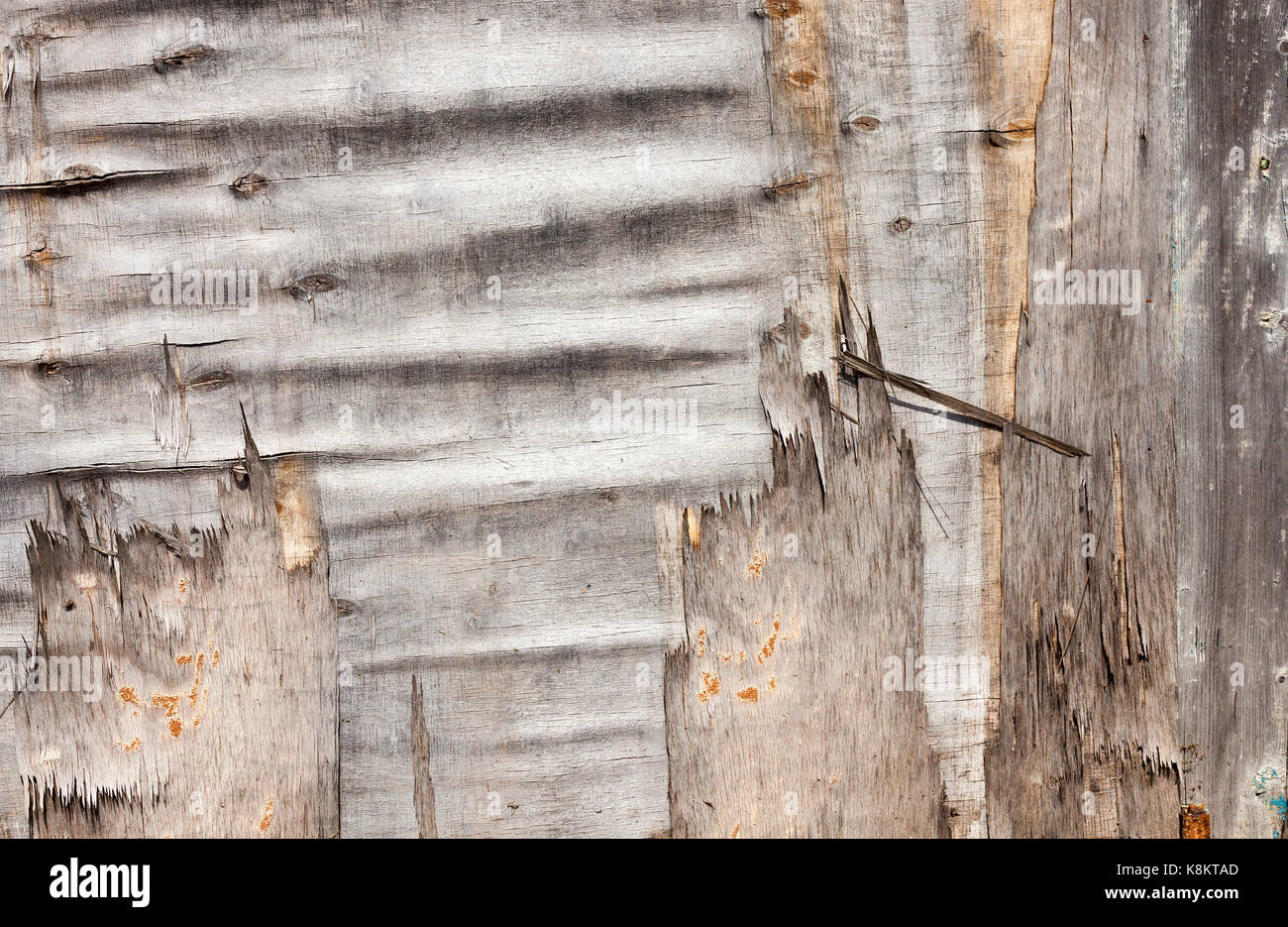 Alte Risse und gebrochene Sperrholz. Foto close-up Hintergrund einer ...