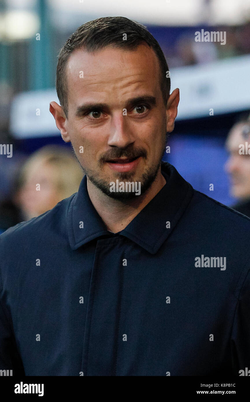 Birkenhead/Großbritannien. 19 Sep, 2017. England Manager Mark Sampson während der FIFA WM 2019 Qualifikation Gruppe 1 Spiel zwischen England und Russland Frauen Frauen in Prenton Park am 19. September 2017 in Birkenhead, England. (Foto von Daniel Chesterton/phcimages. Credit: PHC Images/Alamy leben Nachrichten Stockfoto