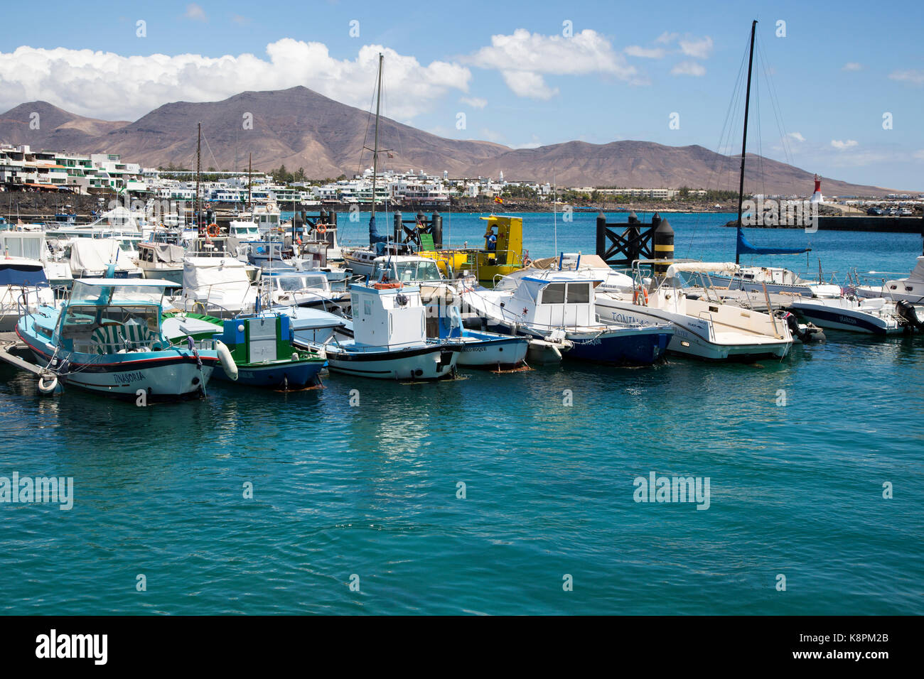 Angelboote/Fischerboote im Hafen von Playa Blanca, Lanzarote, Kanarische Inseln, Spanien Stockfoto