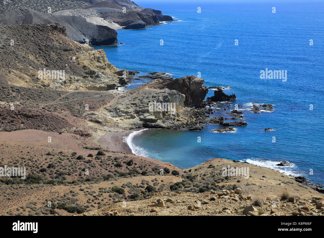 Küstenlandschaft Naturpark Cabo de Gata, Mónsul, in der Nähe von San José, Almeria, Spanien Stockfoto