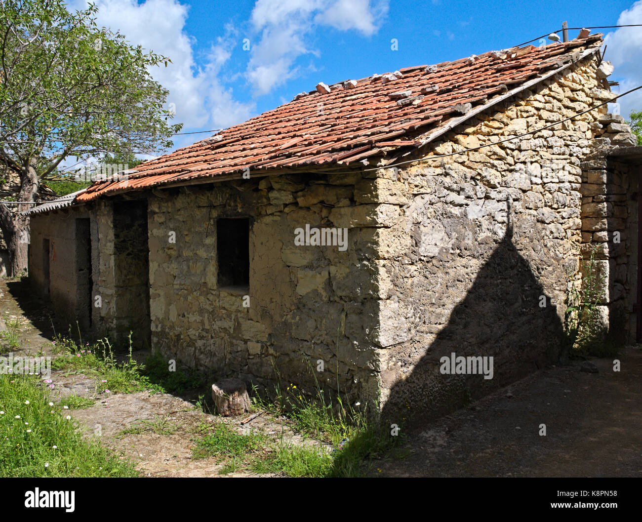 Kleines Haus, im mediterranen Stil aus Stein gebaut Stockfoto