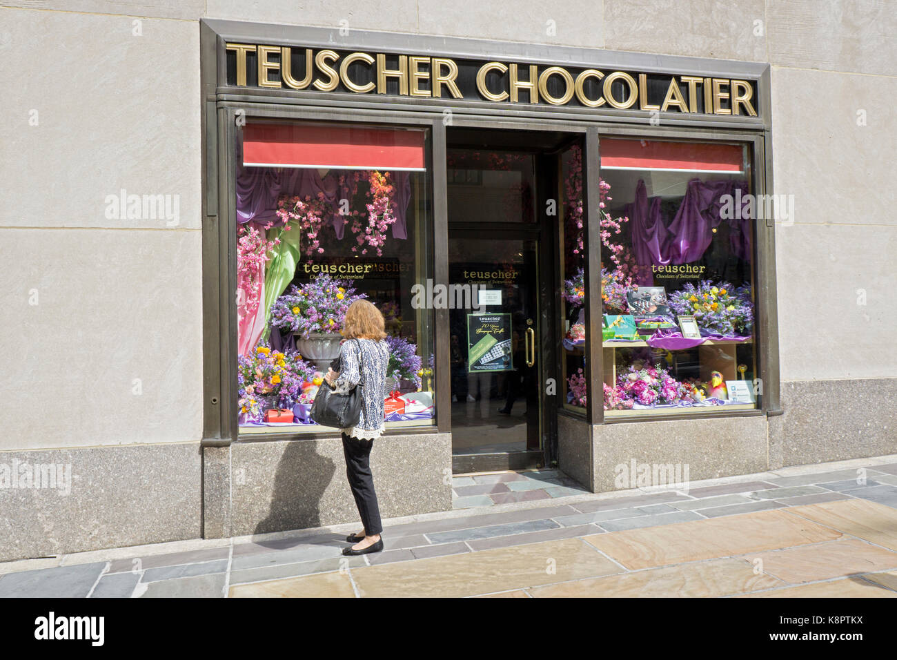 Die Teuscher Chocolatier Shop Verkauf von Schweizer Schokolade. Im Rockefeller Center, Midtown Manhattan, New York City Stockfoto