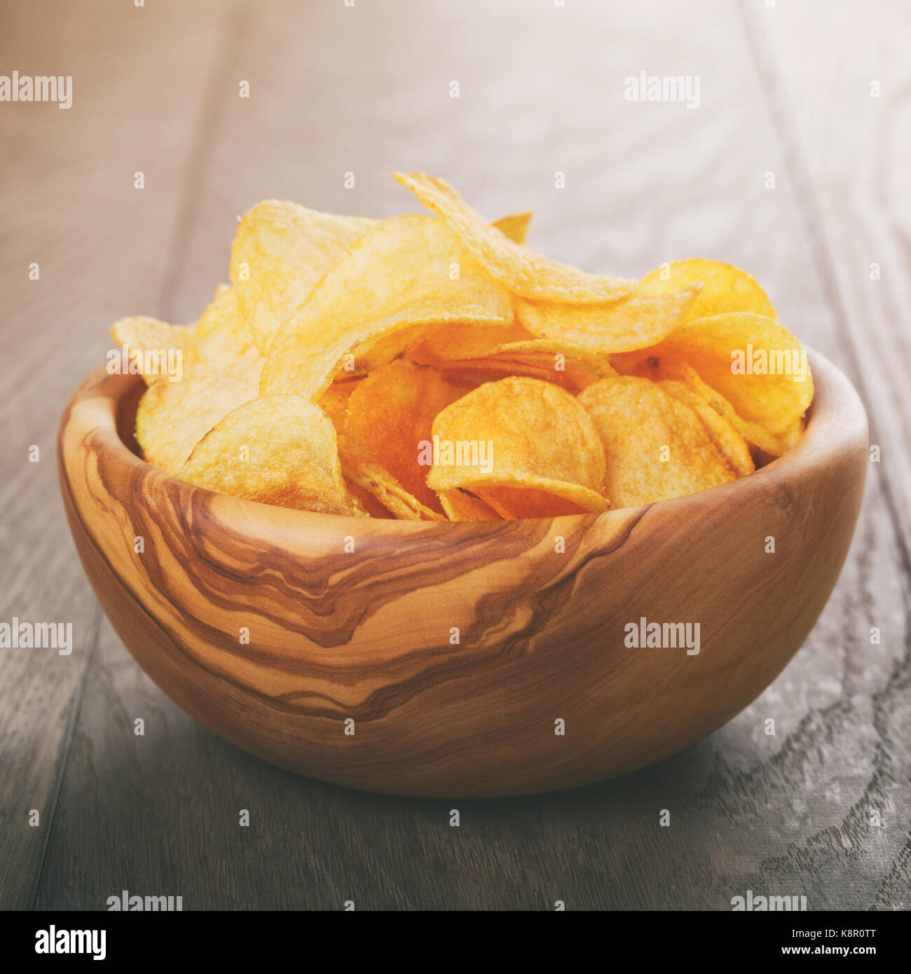 Kartoffelchips mit Paprika Stockfoto