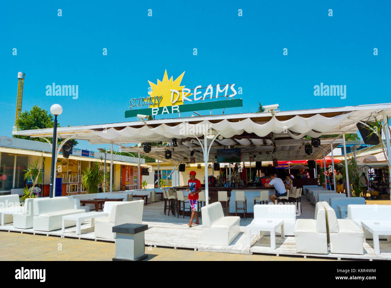 Bar auf der Terrasse, Strandpromenade, Sonnenstrand, Bulgarien Stockfoto