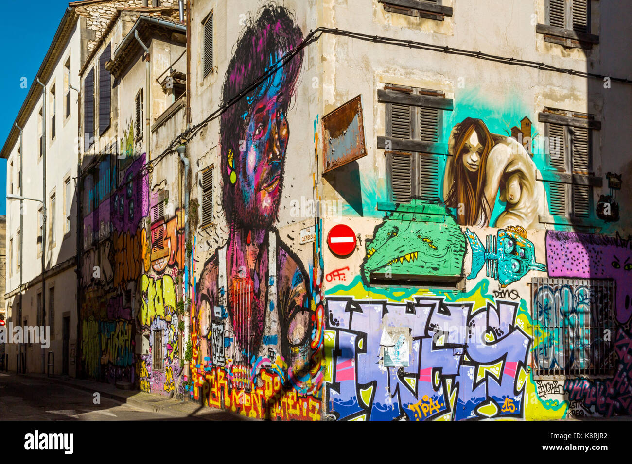 Bemalte Fassaden rue Clerisseau Stockfoto