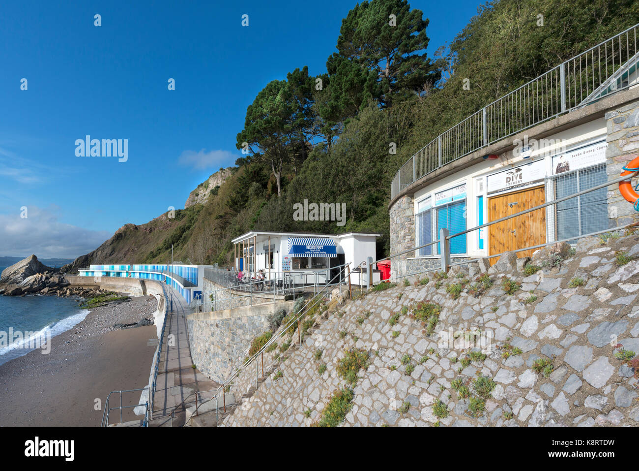 Meadfoot Beach Cafe und Dive Center - Torquay, Devon, Großbritannien Stockfoto