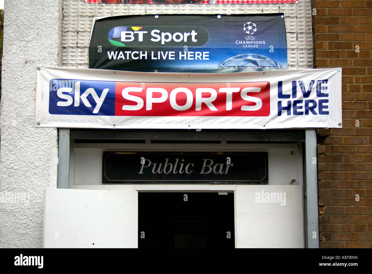 Sky Sports bt Sport lieben Fußball pub anzeigen Sehen Sie live hier Banner Stockfoto