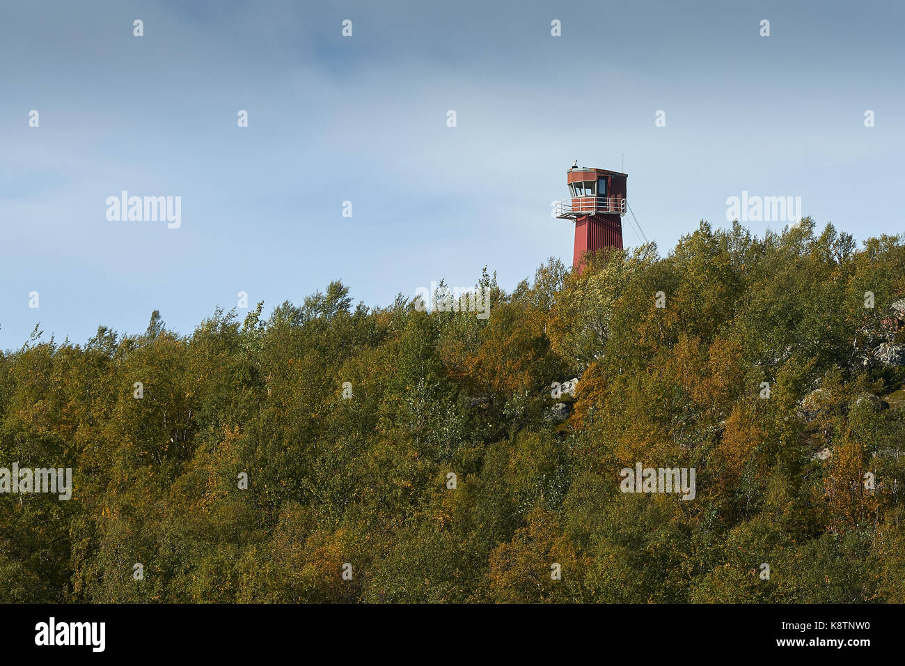 Norwegische Aussichtsturm auf der norwegisch-russischen Grenze, südlich von Kirkenes, Norwegen. Stockfoto