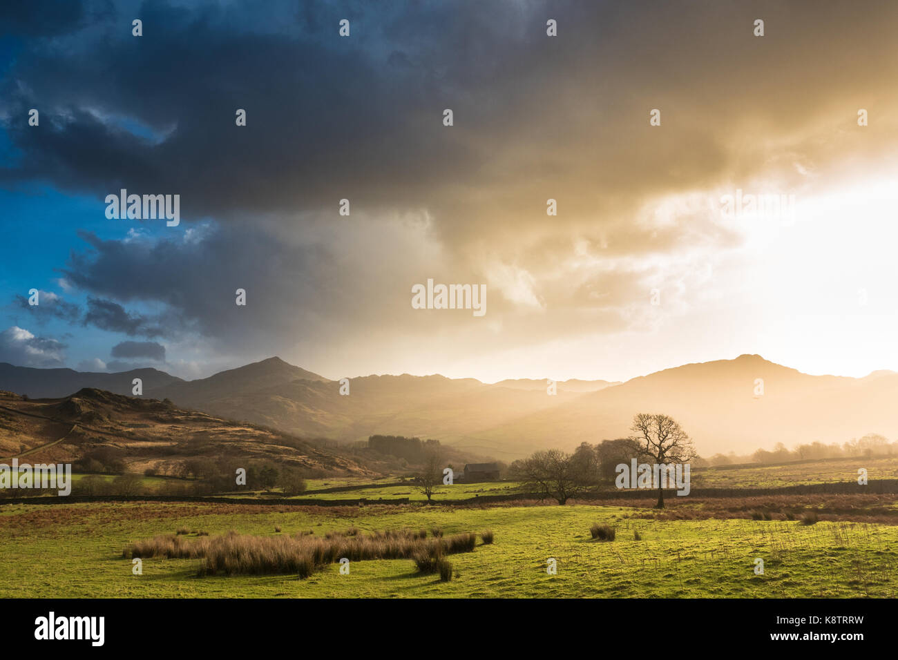 Der Blick in Richtung der Duddon Tal von Hazel Kopf auf Birker fiel auf eine helle Januar Vormittag (vor noch ein Sturm durch Gerattert!) Stockfoto