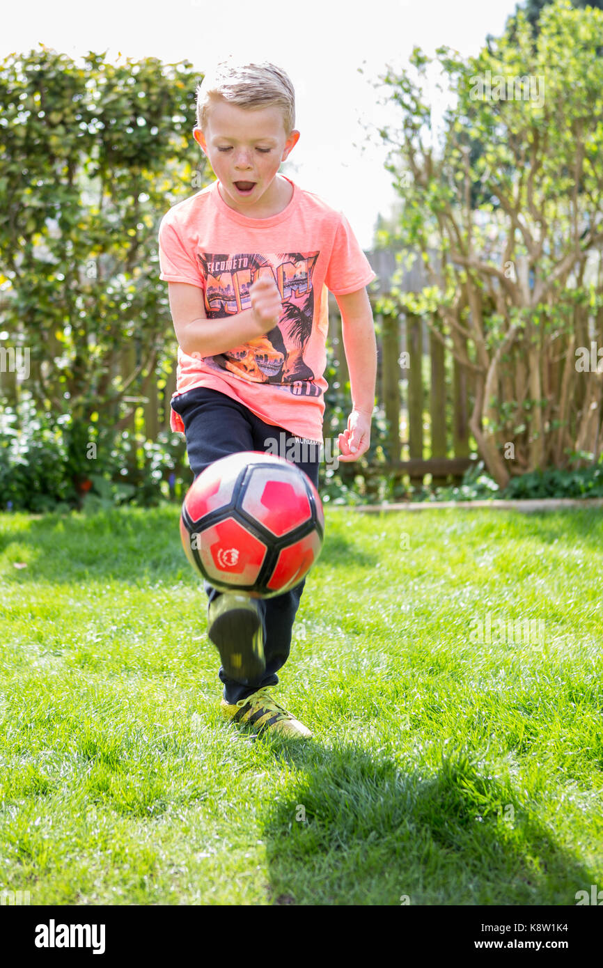 Hinterhof footy Fotos und Bildmaterial in hoher Auflösung Alamy