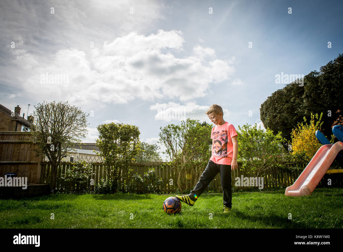 Hinterhof footy Fotos und Bildmaterial in hoher Auflösung Alamy
