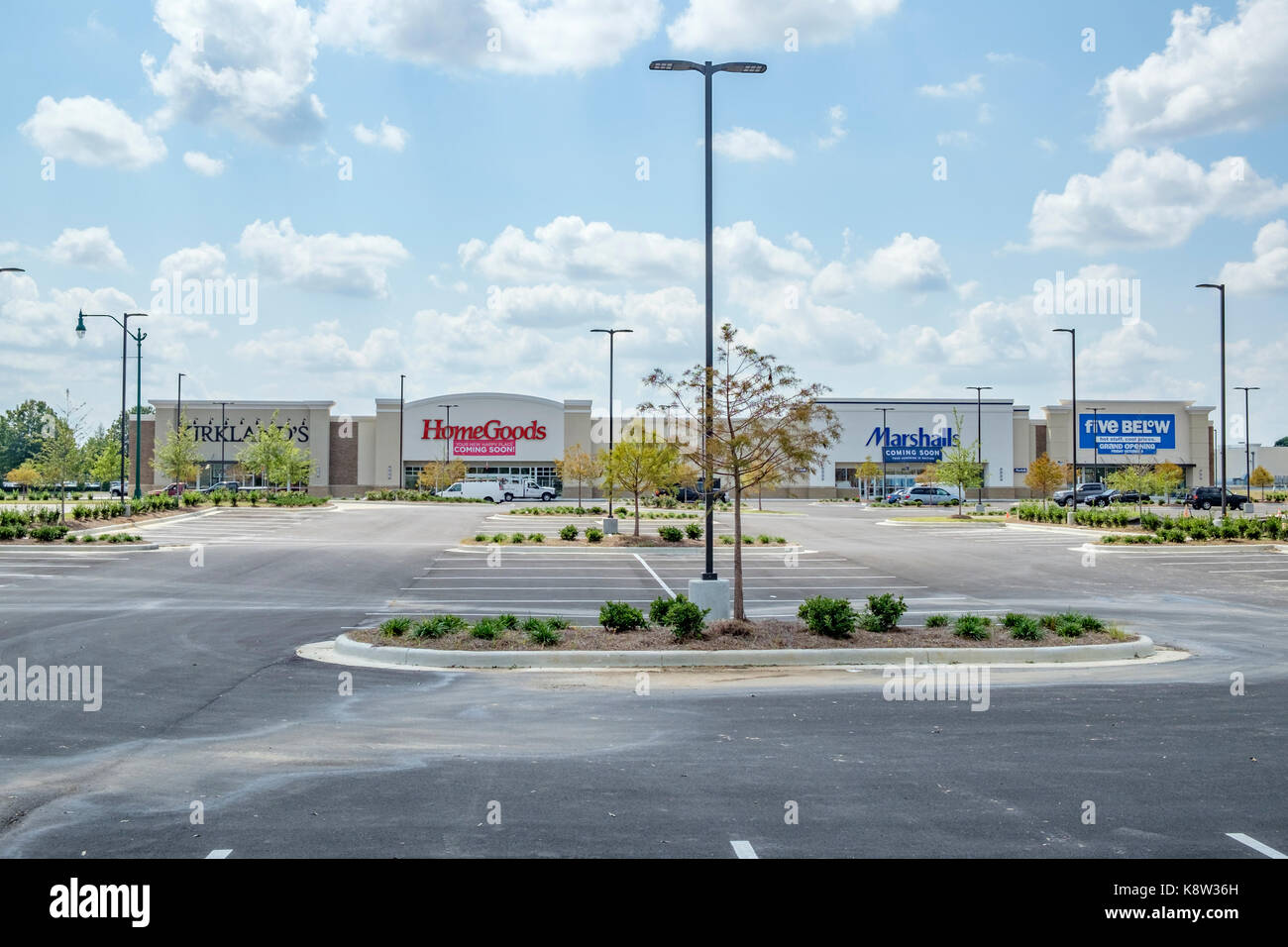Einen neuen Streifen Einkaufszentrum im eastchase Bereich von Montgomery, Alabama, USA, die auf eine Ausweitung der lokalen Wirtschaft Eröffnung von vier neuen Speichern. Stockfoto