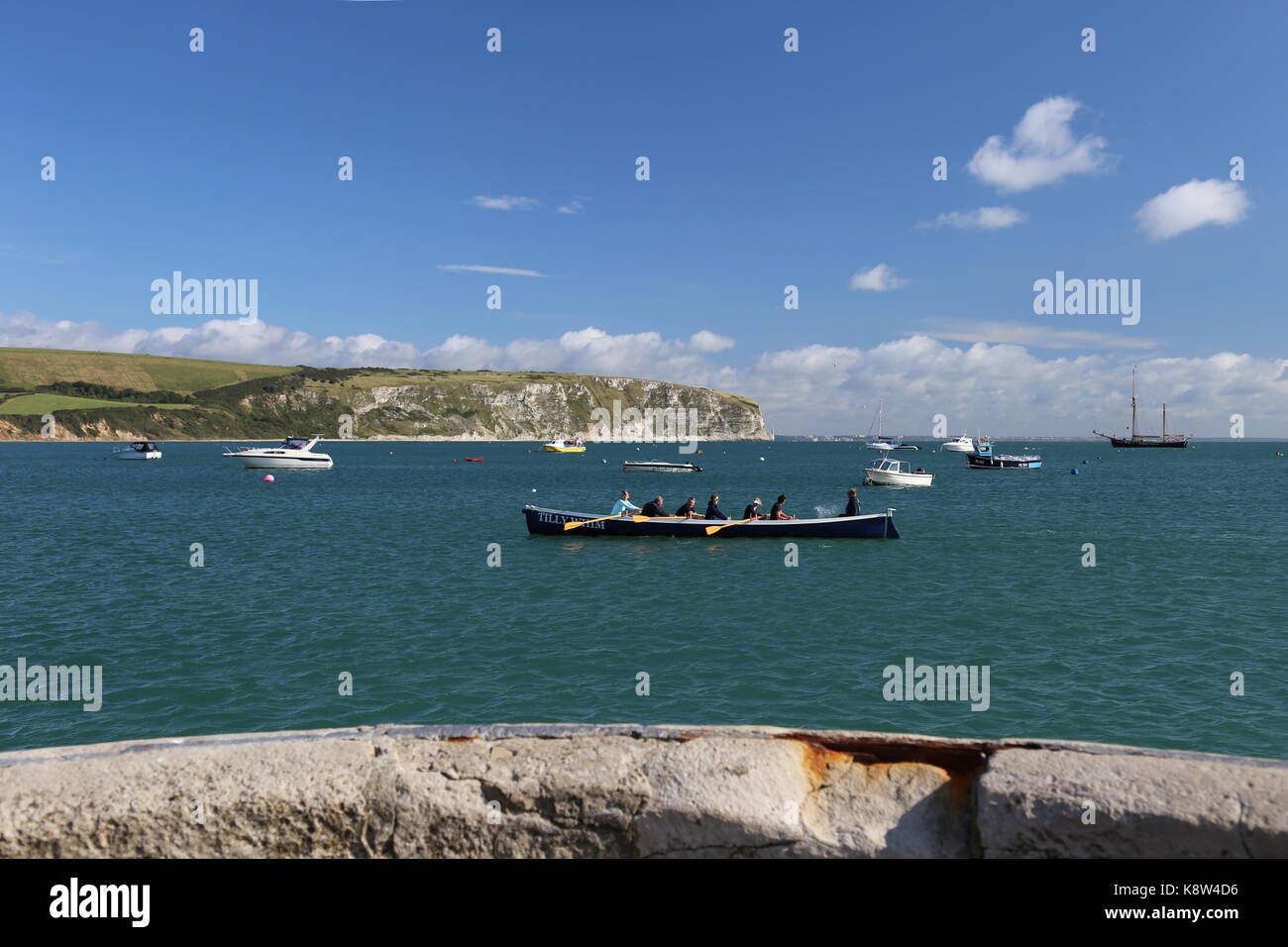 Swanage Meer rudern Club" Tilly Laune 'Pilot Gig in Swanage Bay, Swanage, Isle of Purbeck, Dorset, England, Großbritannien, USA, UK, Europa Stockfoto
