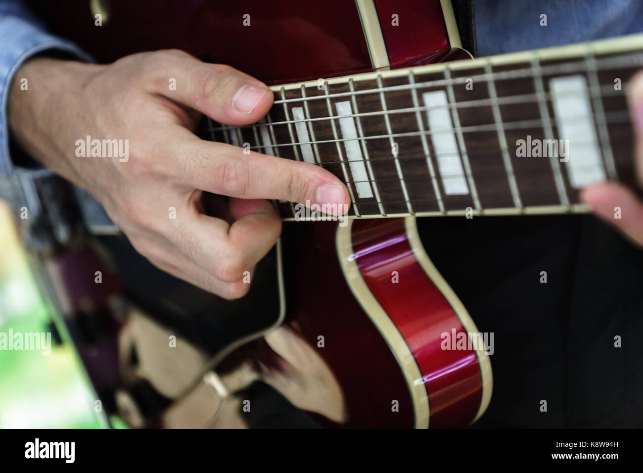 E-Gitarre close-up Spielen für Jazz Rock Musik Stockfoto