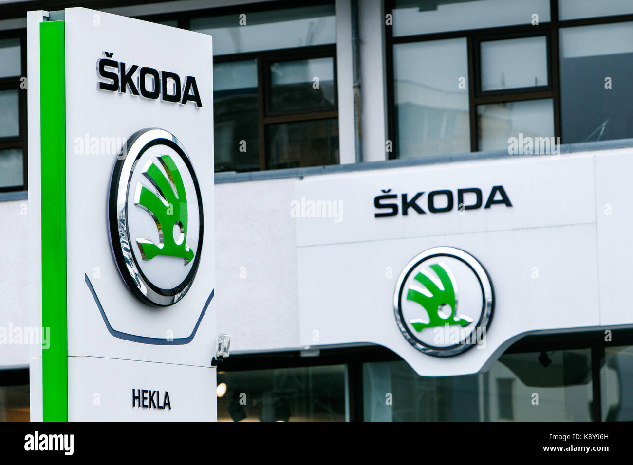 Skoda Logo an einem Skoda Händler in Reykjavik. Stockfoto