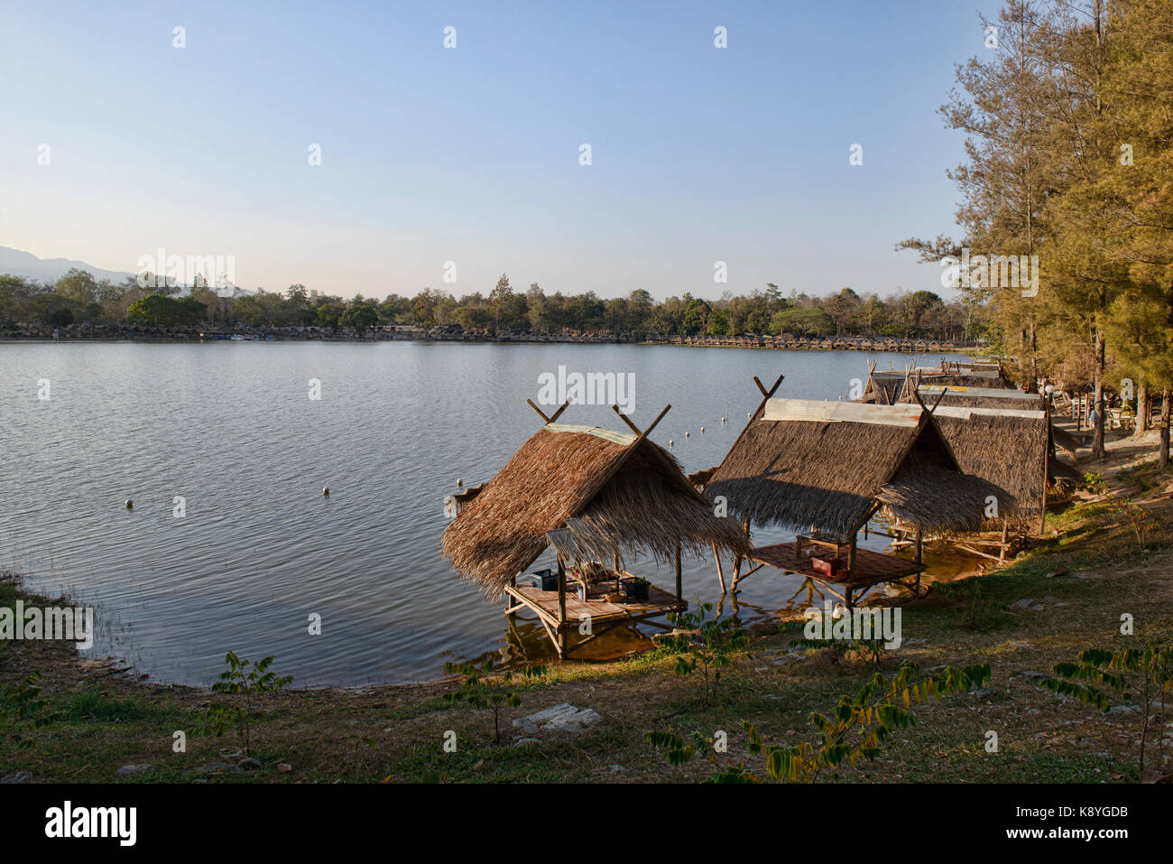 Malerische lakeside entfliehen Huay Tung Tao, Chiang Mai, Thailand Stockfoto