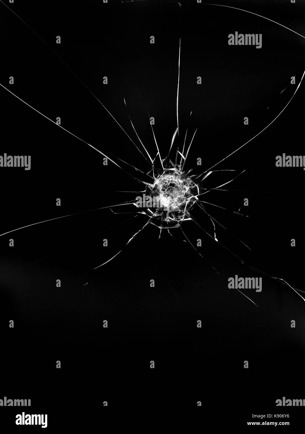 Zerbrochenes Glas auf schwarzem Hintergrund, Textur Hintergrund Objekt design Stockfoto