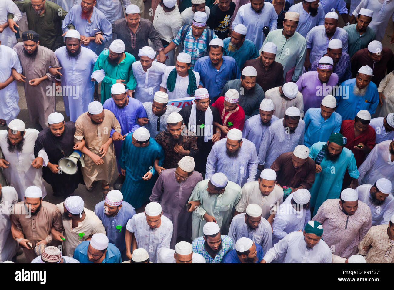 Dhaka, Bangladesch. 21 Sep, 2017. Anhänger der Islami Andolan Bangladesch in einem Protestmarsch auf das UN-Büro in Dhaka gegen die Verfolgung der Rohingya Muslime in Dhaka am 21. September 2017 zu protestieren. Foto: Fahad Kaizer Credit: Fahad Kaizer/Alamy leben Nachrichten Stockfoto