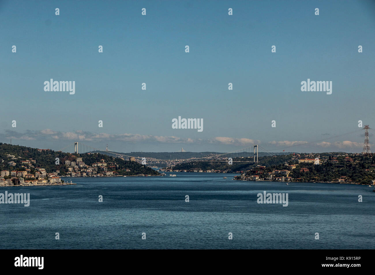 September 1, 2017 - Die Fatih Sultan Mehmet Brücke ist eine Brücke über den Bosporus. Die Brücke wurde 1988 eröffnet und ist 1090 Meter lang. Der Bosporus ist eine Meerenge im Nordwesten der Türkei, die Europäische Türkei trennt von den asiatischen Türkei und verbindet das Schwarze Meer mit dem Marmarameer (Credit Bild: © basem Ayoubi/ImagesLive über ZUMA Draht) Stockfoto