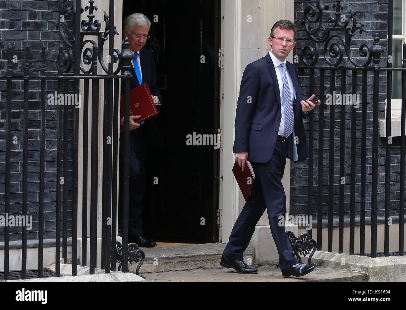 London, Großbritannien. 21 Sep, 2017. Sir Michael Fallon KCB-Staatssekretär für Verteidigung und Jeremy Wright QC - Attorney General. Minister verlassen eine spezielle Kabinettssitzung in Downing Street vor dem britischen Premierminister, Theresa's Mai Rede über Brexit und Großbritanniens Beziehung mit der EU am Freitag, den 22. September 2017 in Florenz. Credit: Dinendra Haria/Alamy leben Nachrichten Stockfoto