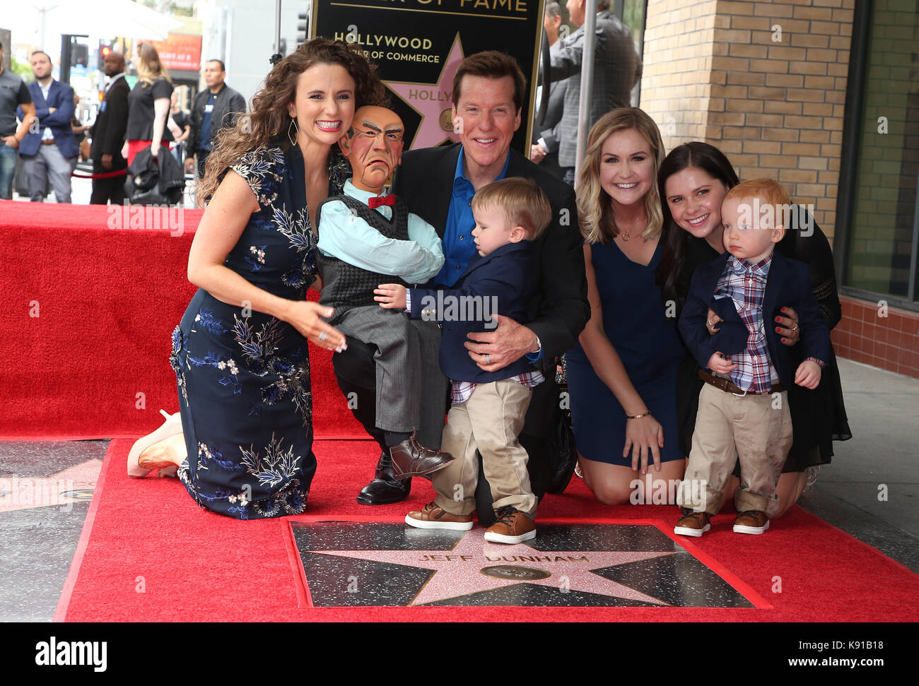 Hollywood, Ca. 21 Sep, 2017. Jeff Dunham, Audrey Dunham, James Dunham, Familie, bei Jeff Dunham geehrt mit Stern auf dem Hollywood Walk of Fame Auf dem Hollywood Walk of Fame am 21. September 2017 in Los Angeles, Kalifornien. Credit: Faye Sadou/Medien Punch/Alamy leben Nachrichten Stockfoto