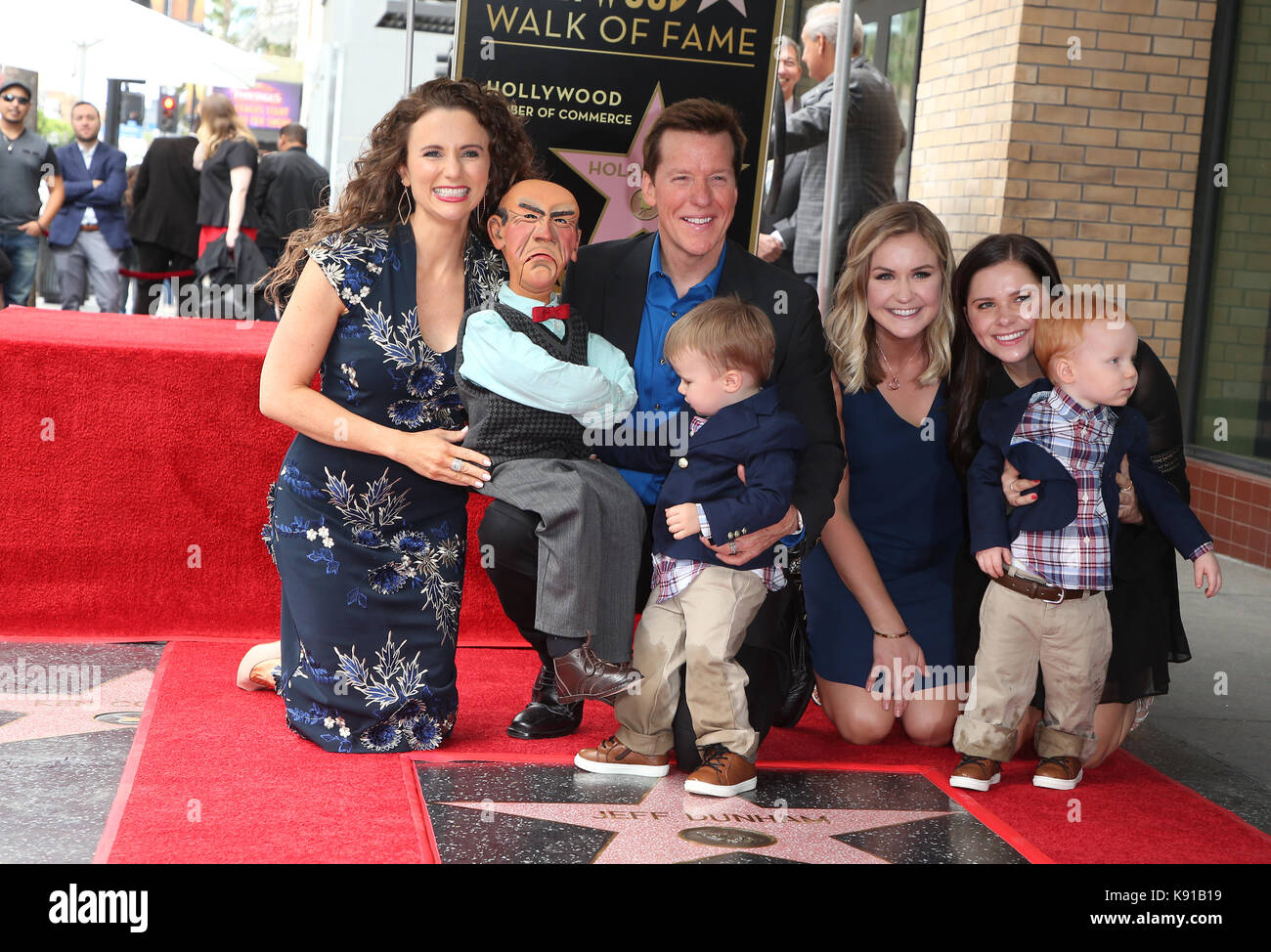 Hollywood, Ca. 21 Sep, 2017. Jeff Dunham, Audrey Dunham, James Dunham, Familie, bei Jeff Dunham geehrt mit Stern auf dem Hollywood Walk of Fame Auf dem Hollywood Walk of Fame am 21. September 2017 in Los Angeles, Kalifornien. Credit: Faye Sadou/Medien Punch/Alamy leben Nachrichten Stockfoto