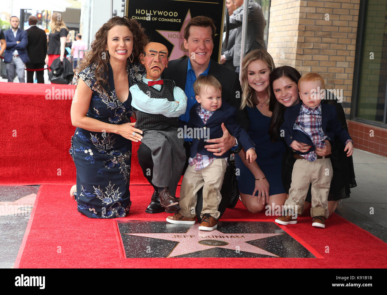 Hollywood, Ca. 21 Sep, 2017. Jeff Dunham, Audrey Dunham, James Dunham, Familie, bei Jeff Dunham geehrt mit Stern auf dem Hollywood Walk of Fame Auf dem Hollywood Walk of Fame am 21. September 2017 in Los Angeles, Kalifornien. Credit: Faye Sadou/Medien Punch/Alamy leben Nachrichten Stockfoto