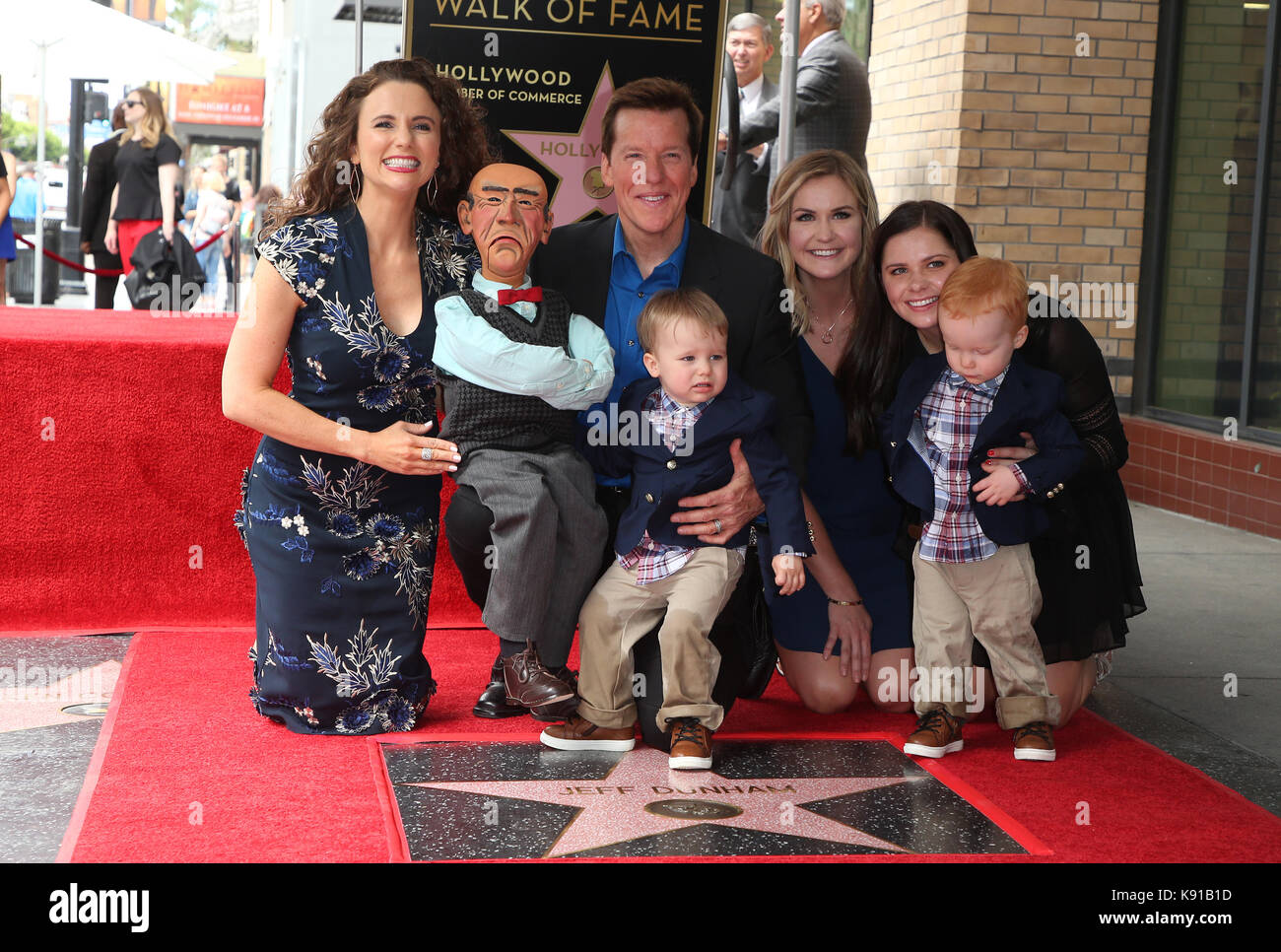 Hollywood, Ca. 21 Sep, 2017. Jeff Dunham, Audrey Dunham, James Dunham, Familie, bei Jeff Dunham geehrt mit Stern auf dem Hollywood Walk of Fame Auf dem Hollywood Walk of Fame am 21. September 2017 in Los Angeles, Kalifornien. Credit: Faye Sadou/Medien Punch/Alamy leben Nachrichten Stockfoto