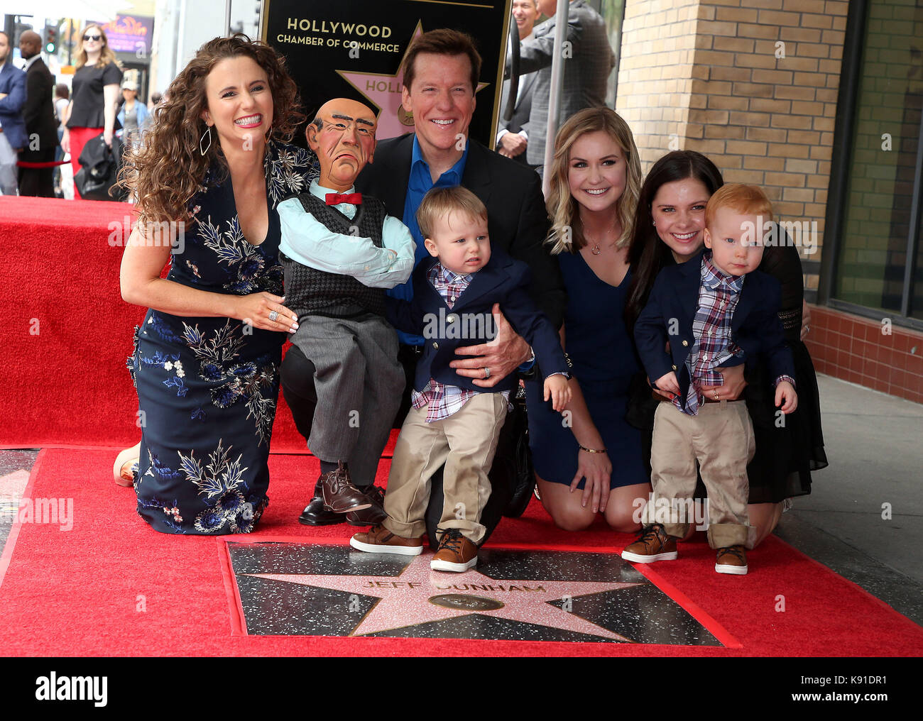 Hollywood, Kalifornien, USA. 21 Sep, 2017. 21. September 2017 - Hollywood, Kalifornien - JJeff Dunham, Audrey Dunham, James Dunham, Familie, Puppe Walter. Jeff Dunham geehrt mit Stern auf dem Hollywood Walk of Fame. Photo Credit: F. Sadou/AdMedia Credit: F. Sadou/AdMedia/ZUMA Draht/Alamy leben Nachrichten Stockfoto