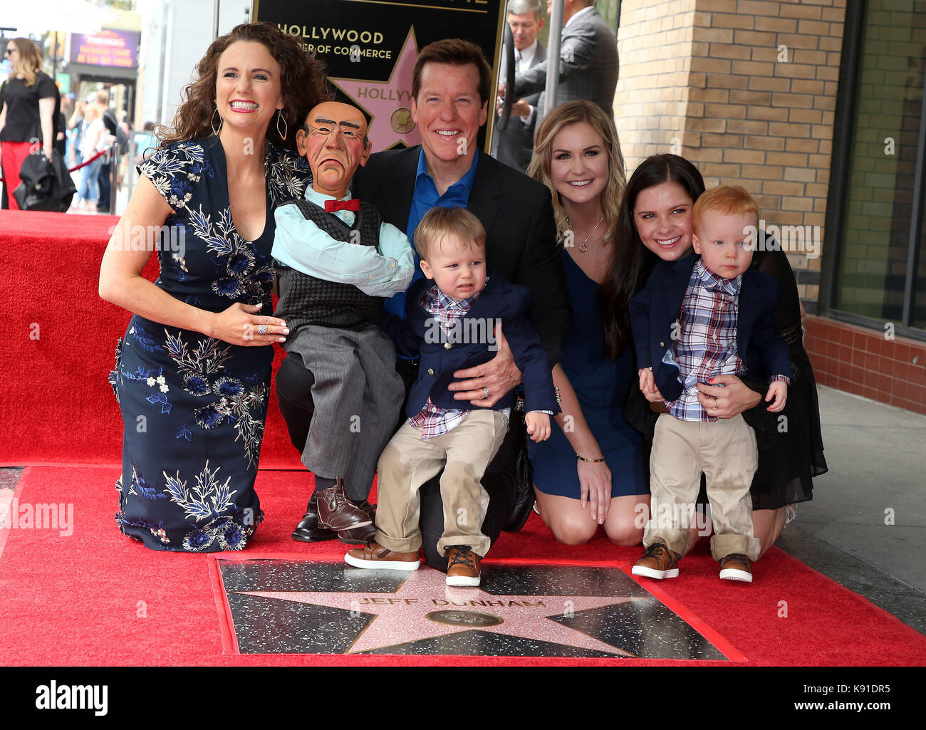 Hollywood, Kalifornien, USA. 21 Sep, 2017. 21. September 2017 - Hollywood, Kalifornien - JJeff Dunham, Audrey Dunham, James Dunham, Familie, Puppe Walter. Jeff Dunham geehrt mit Stern auf dem Hollywood Walk of Fame. Photo Credit: F. Sadou/AdMedia Credit: F. Sadou/AdMedia/ZUMA Draht/Alamy leben Nachrichten Stockfoto