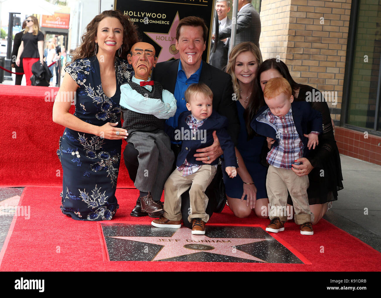 Hollywood, Kalifornien, USA. 21 Sep, 2017. 21. September 2017 - Hollywood, Kalifornien - JJeff Dunham, Audrey Dunham, James Dunham, Familie, Puppe Walter. Jeff Dunham geehrt mit Stern auf dem Hollywood Walk of Fame. Photo Credit: F. Sadou/AdMedia Credit: F. Sadou/AdMedia/ZUMA Draht/Alamy leben Nachrichten Stockfoto