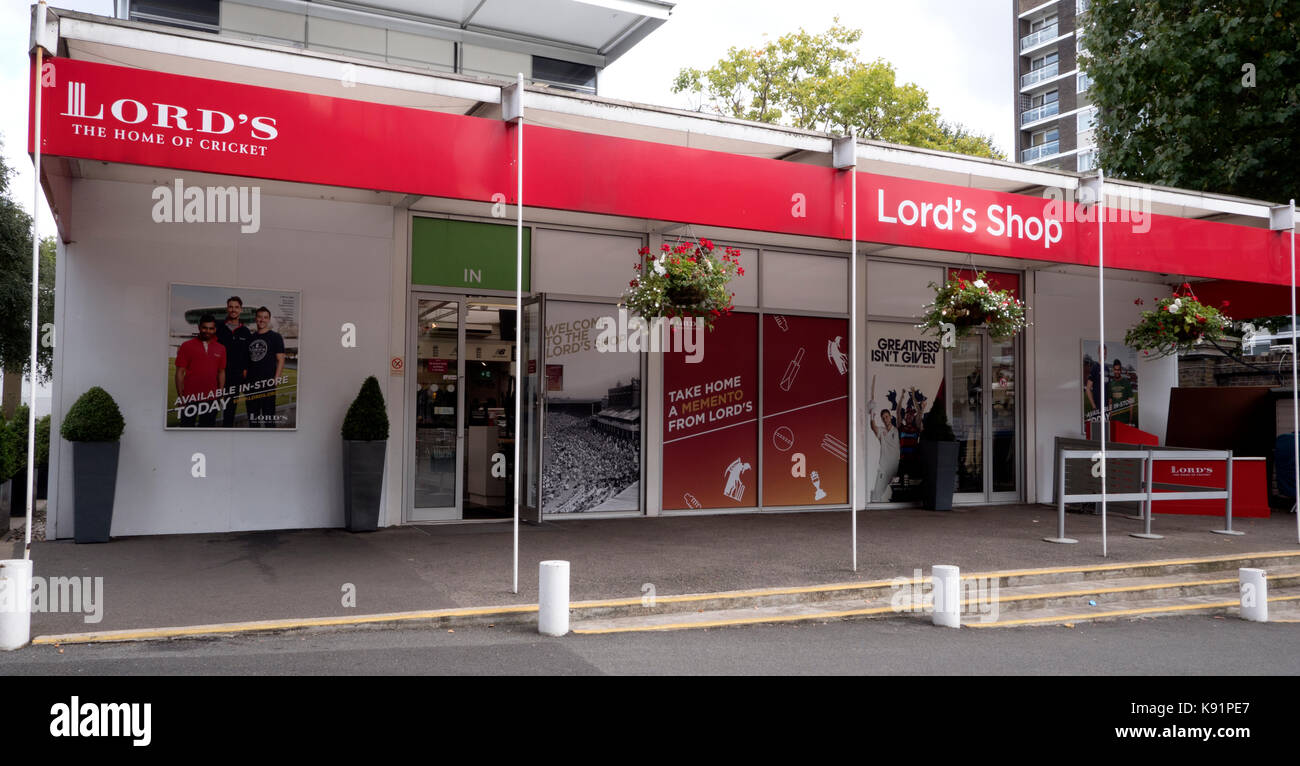 Die Herren Shop im Haus des Krickets, den Kindergarten Ende, Lord's Cricket Ground, St John's Wood, London, England, UK. Stockfoto