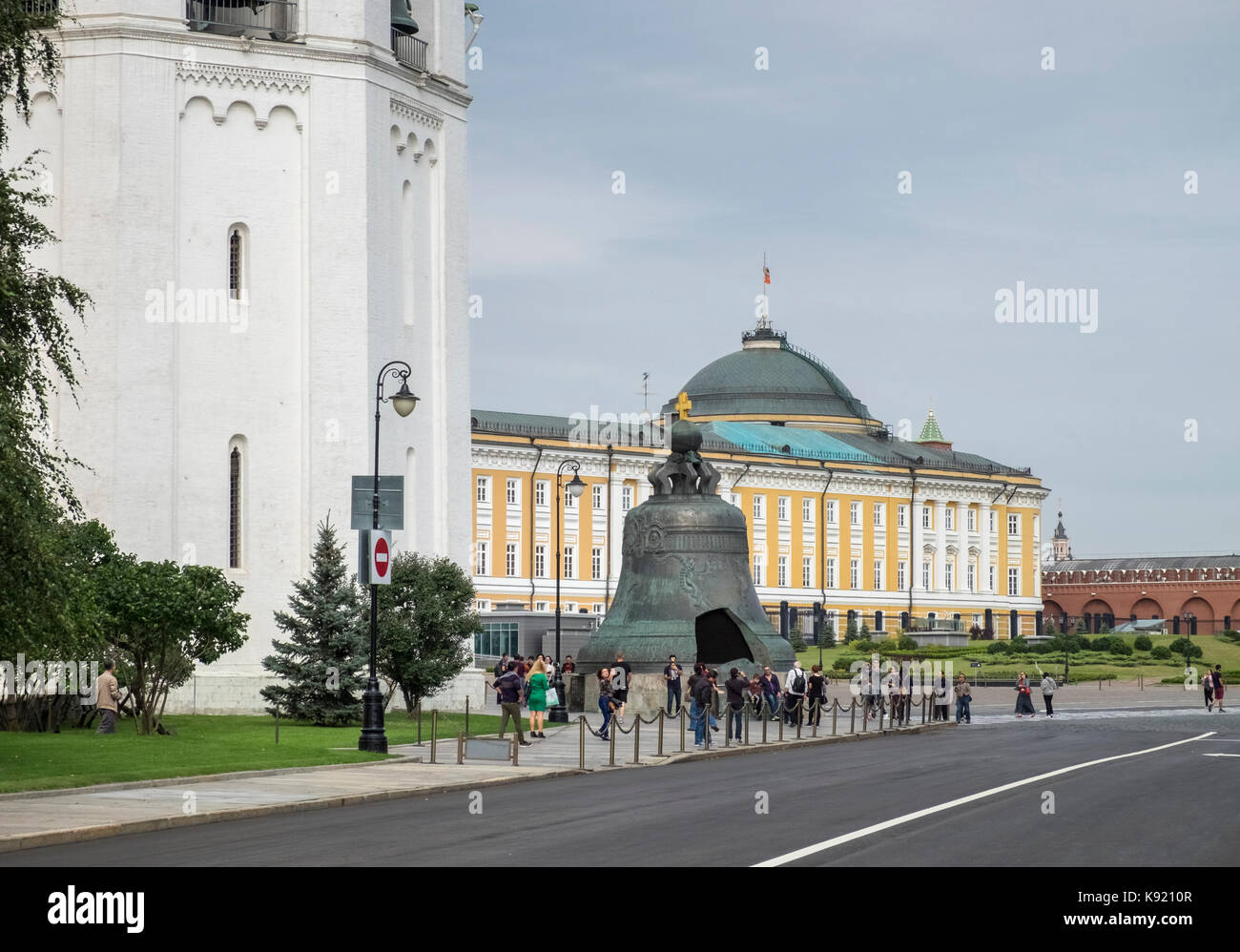 Die zarenglocke ist die größte Glocke der Welt und im Inneren der Kreml entfernt, Moskau, Russland. Stockfoto