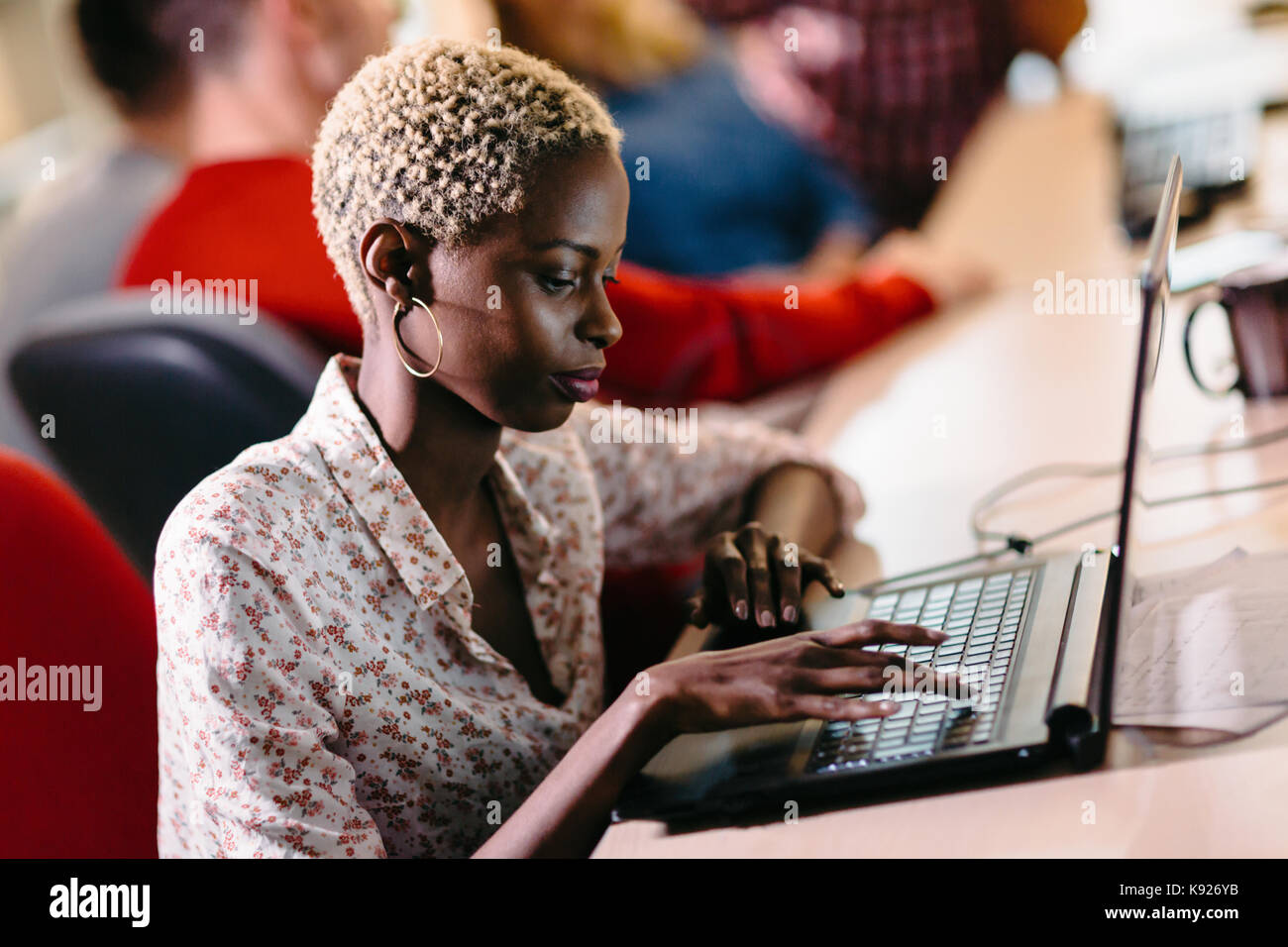 Portrait von Software Designer arbeiten im Büro Stockfoto