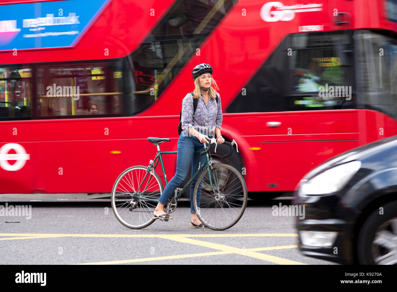 London, Großbritannien - 19 August 2017: Londoner Verkehr ist eine Bedrohung für Fahrrad Benutzer Stockfoto