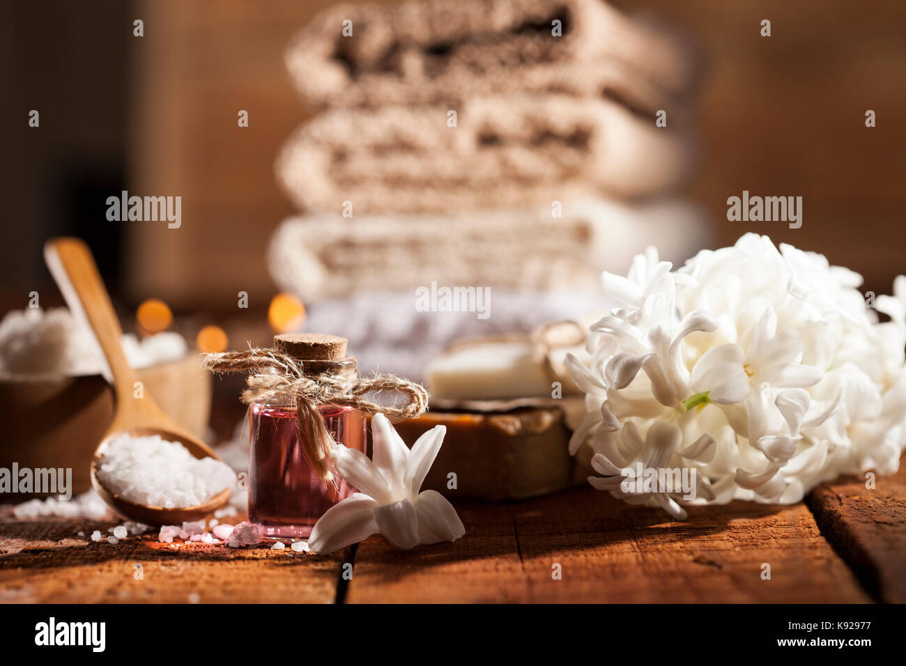 Spa Hintergrund im Bereich von Weiß, braun und rosa. Stockfoto