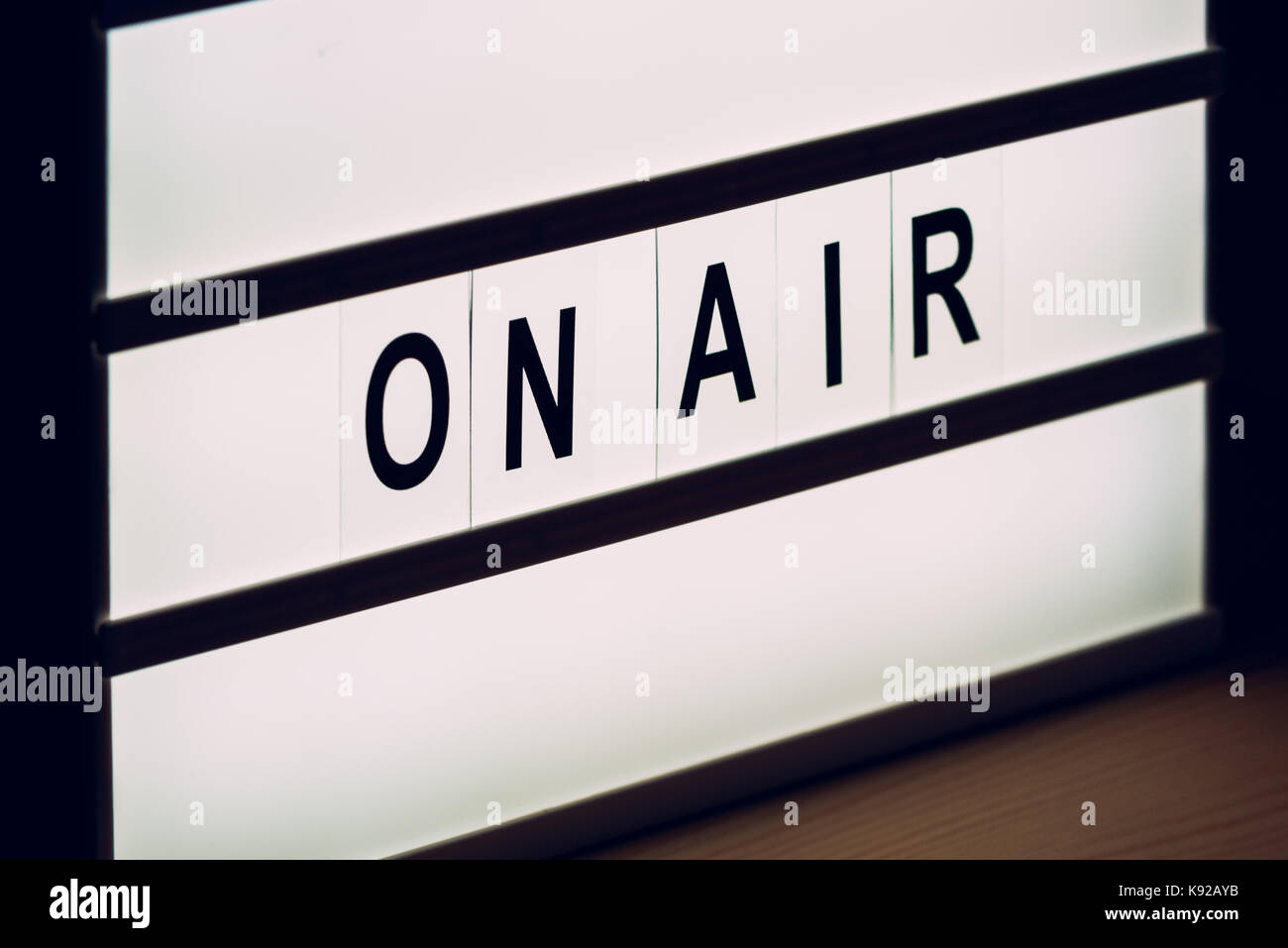 Vintage On Air Live broadcast unterzeichnen in Radio oder Fernsehen Studio blinkt Stockfoto