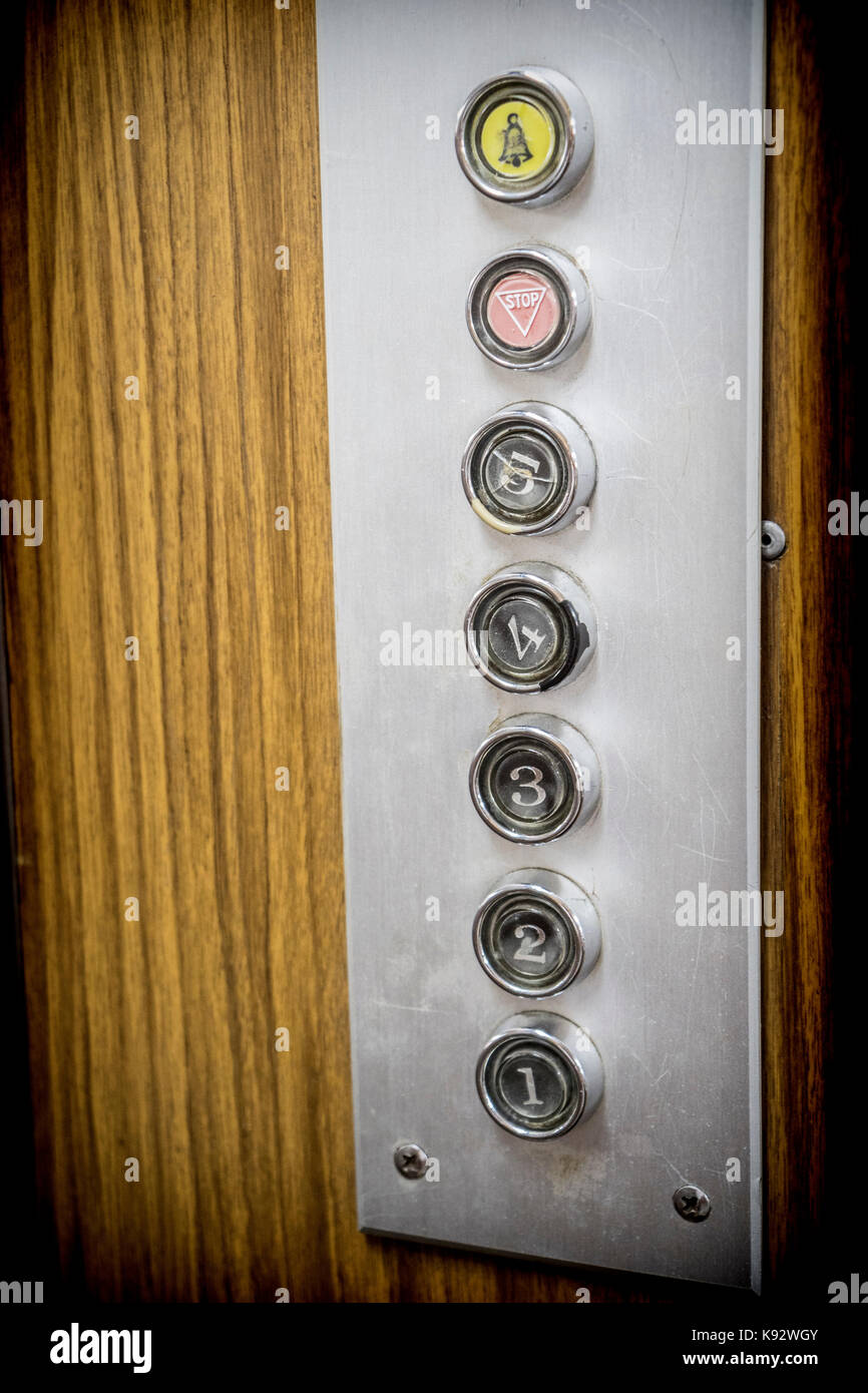 Alte Aufzug Tasten Stockfoto