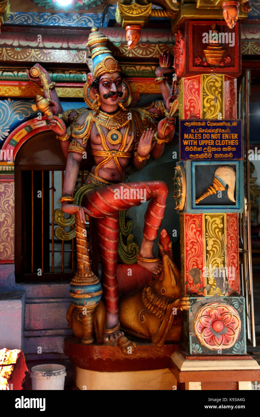 Pettah Colombo Sri Lanka Neue kathiresan Kovil Tempel für Krieg Gott murugan Statue des hinduistischen Gottes Stockfoto