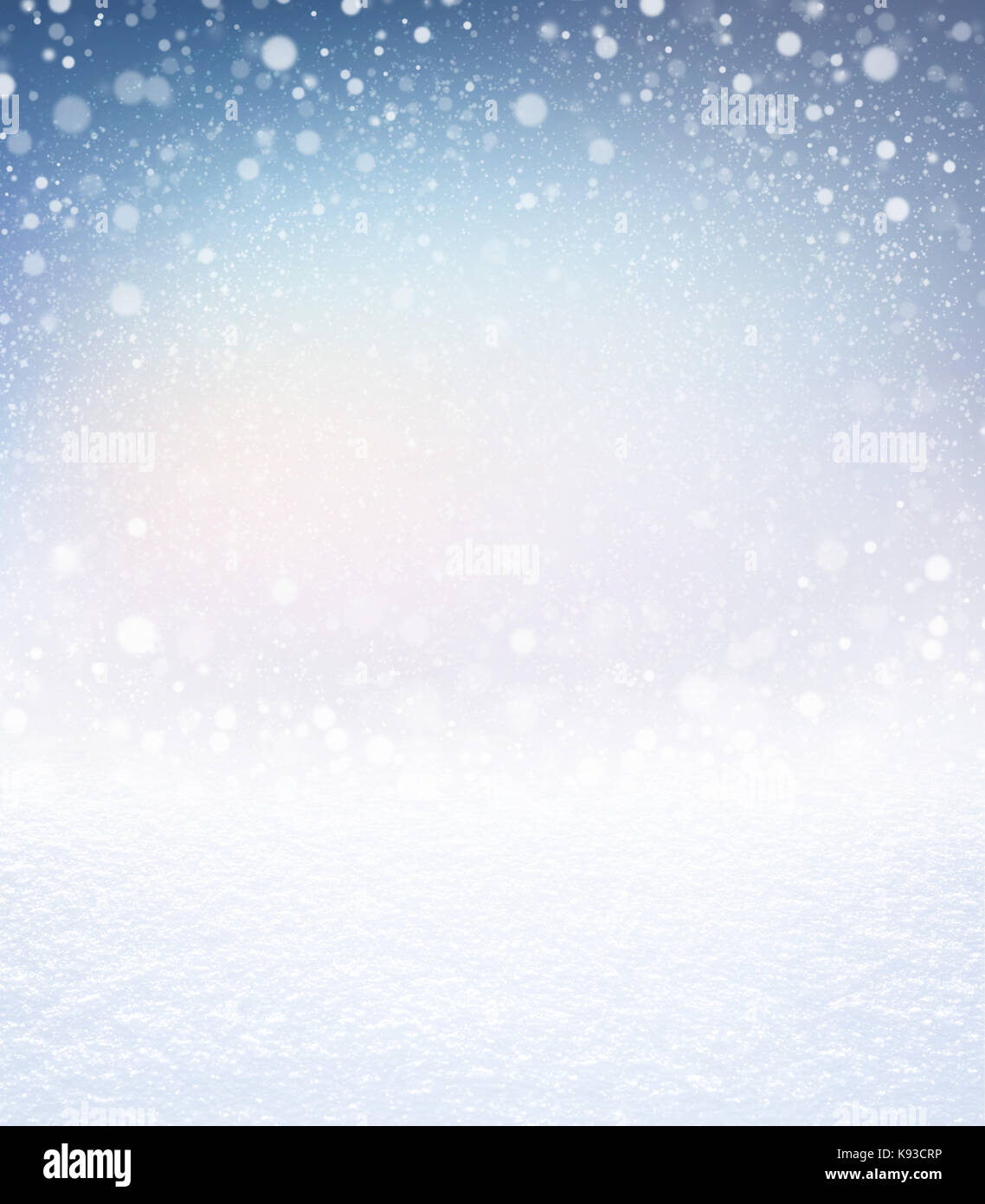 Schneefall auf einem Winter Blue iced Hintergrund Stockfoto
