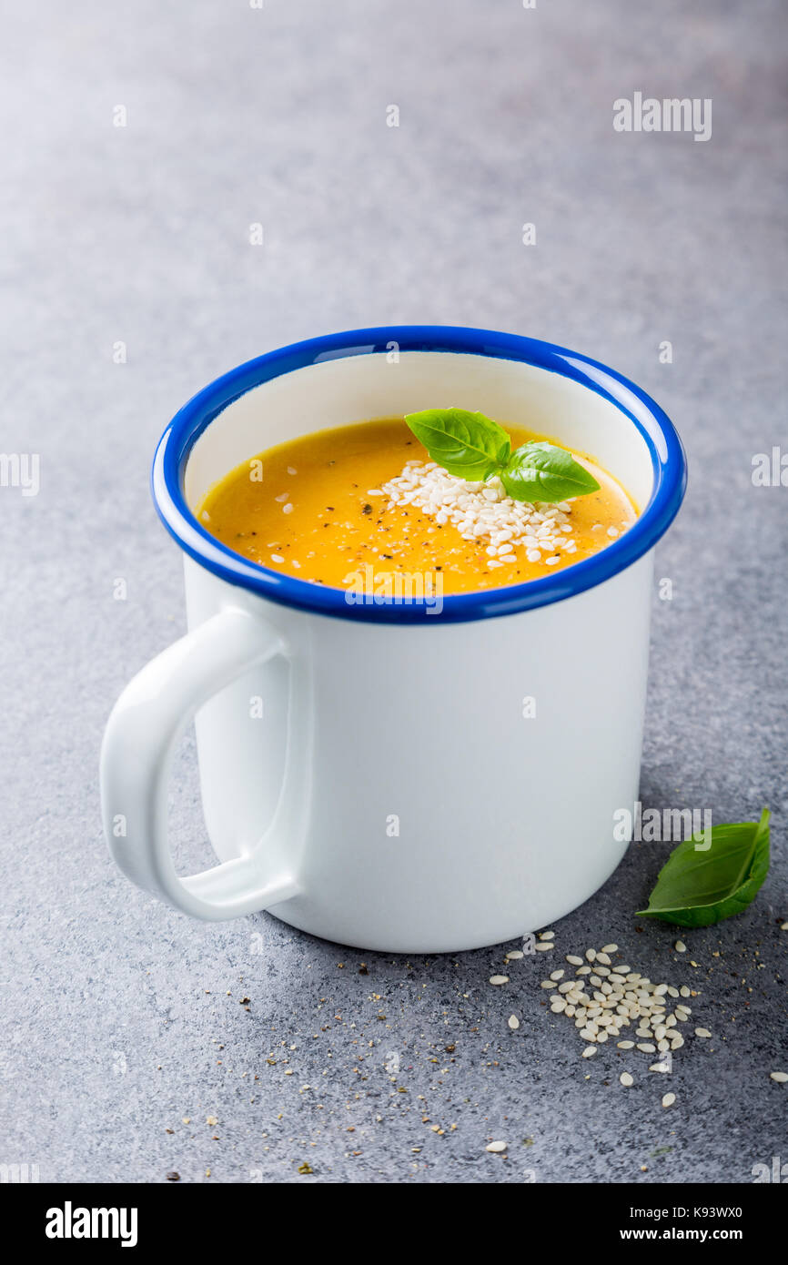 Hausgemachte Karotten Suppe Stockfoto