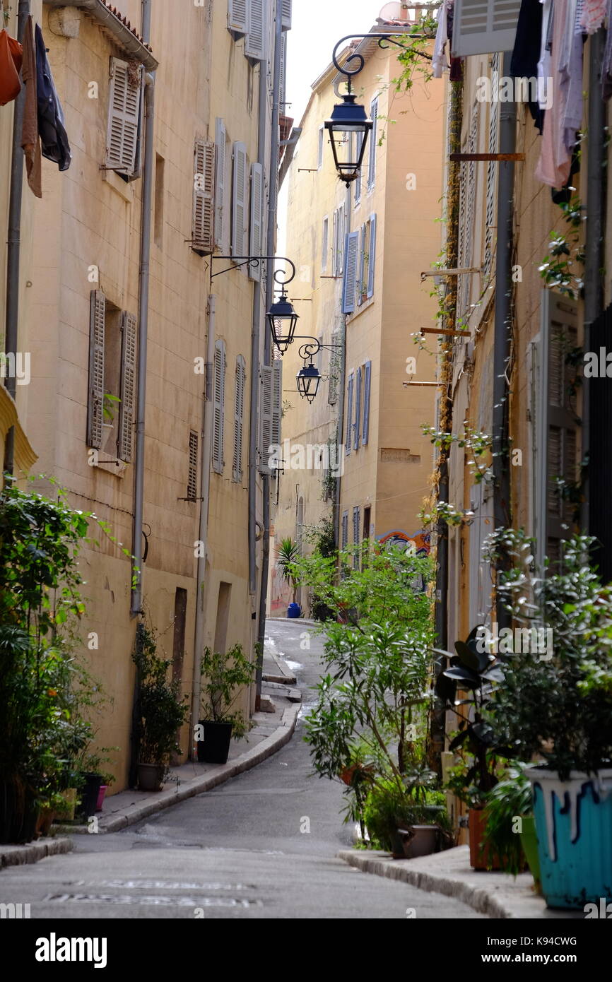 Die engen Straßen und Gassen in der Altstadt, Marseille, Provence, Frankreich Stockfoto
