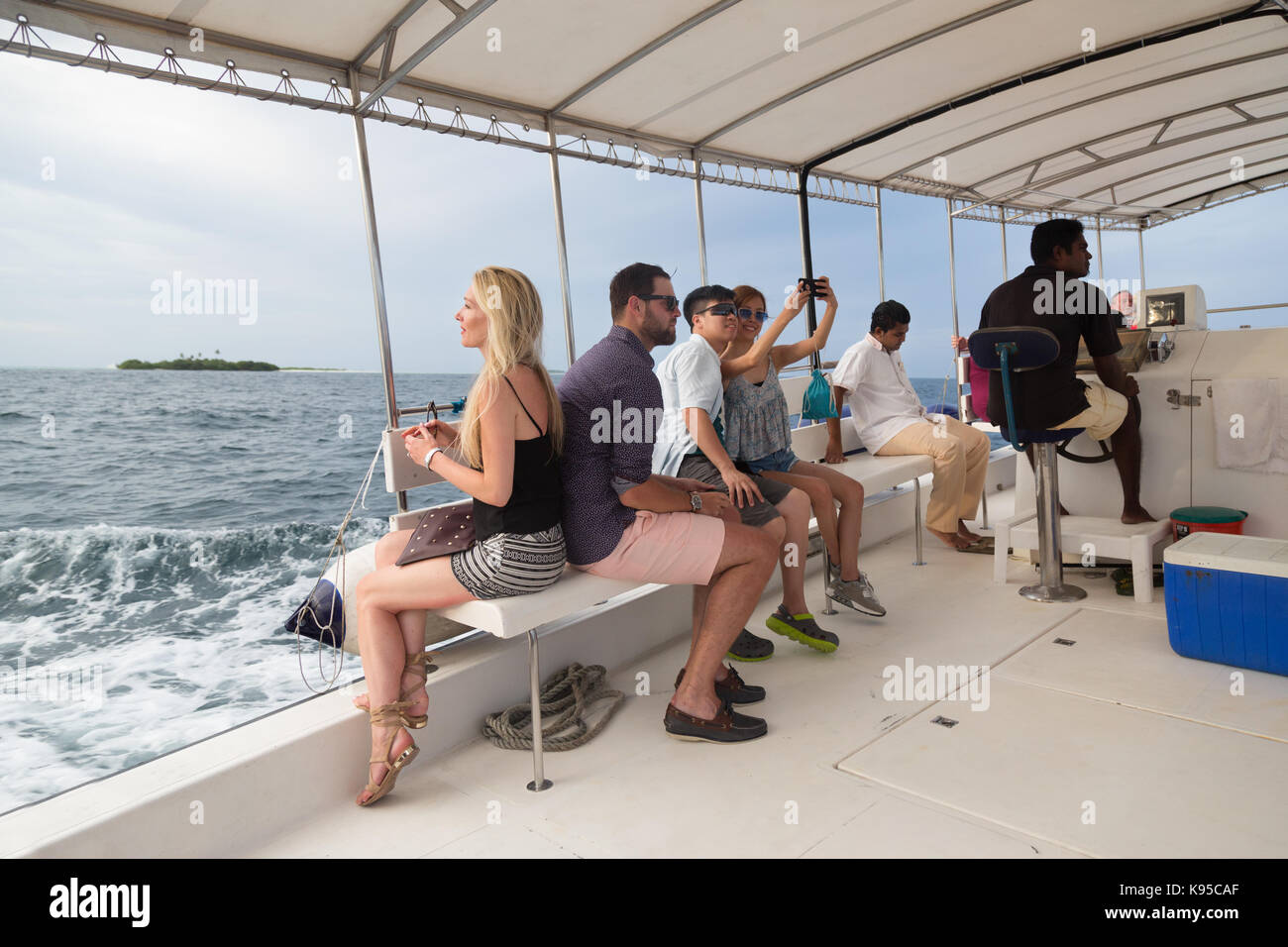 Malediven Tourismus - Touristen auf einer Bootstour, Malediven, Asien Stockfoto