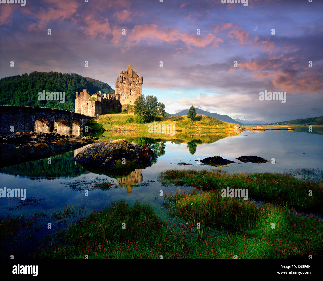 GB - Schottland: Eilean Donan Castle und Loch Alsh Stockfoto